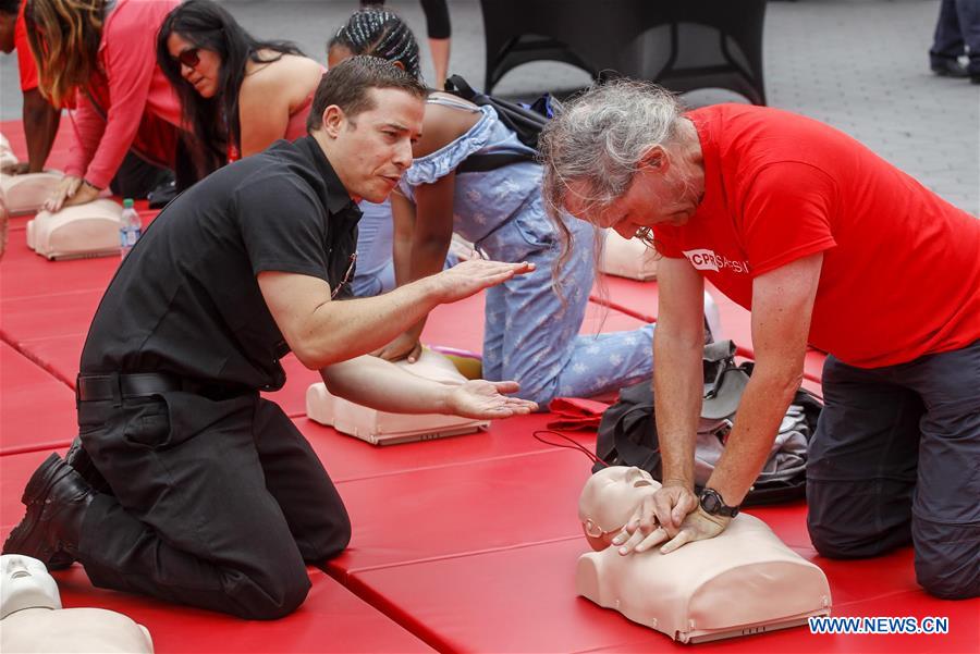 U.S.-LOS ANGELES-SIDEWALK CPR DAY