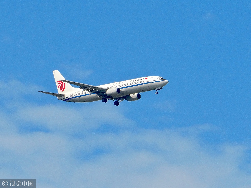 Air China suspends 'smoking' pilot crew
