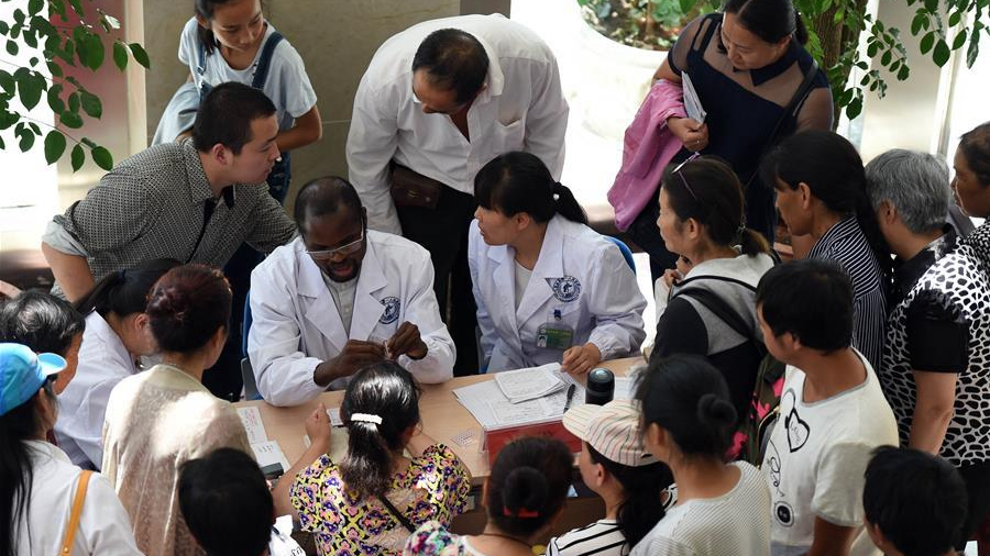 Malian doctor practices traditional Chinese medicine in rural China