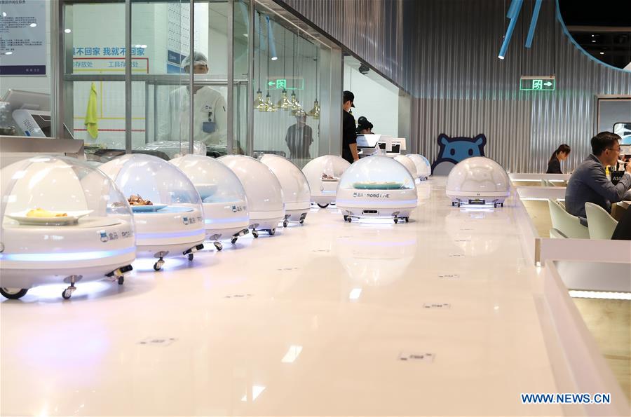 Robots serve food in Shanghai's smart restaurant