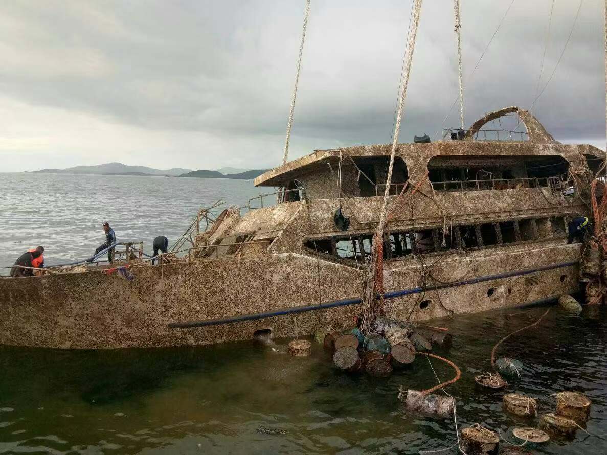 A crane boat raises the tour boat named the Pheonix from the sea floor, Saturday, Nov. 17, 2018, in Phuket, Thailand, after sinking over four months ago in rough weather killing 47 tourists. [Photo: Xinhua]