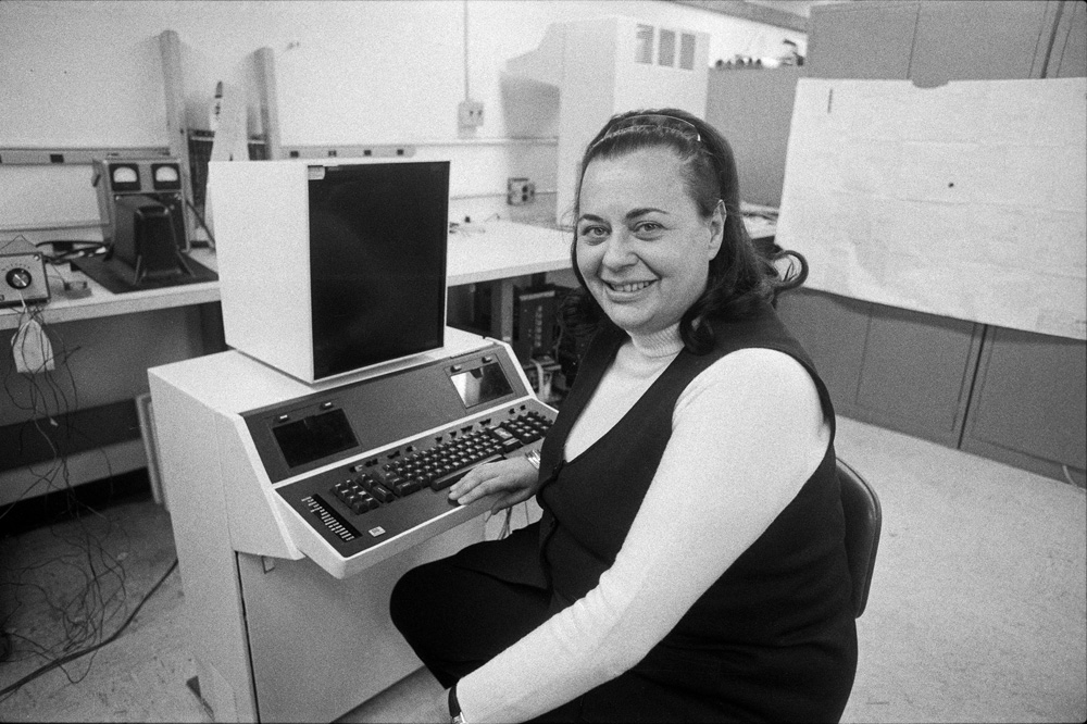 Evelyn Berezin, president of the Redactron Corporation, on Long Island, New York on December 20, 1976 with a Data Secretary, the first computerized word processor, which she designed and marketed. [File Photo: New York Times via IC]