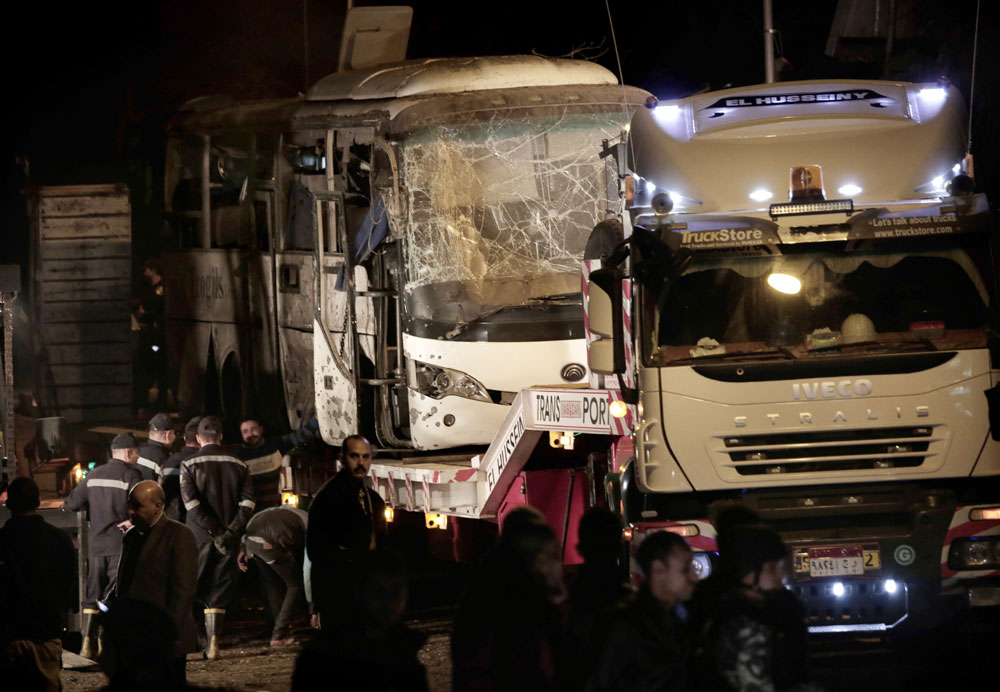 Egypt tour bus bombing near pyramids kills at least 4