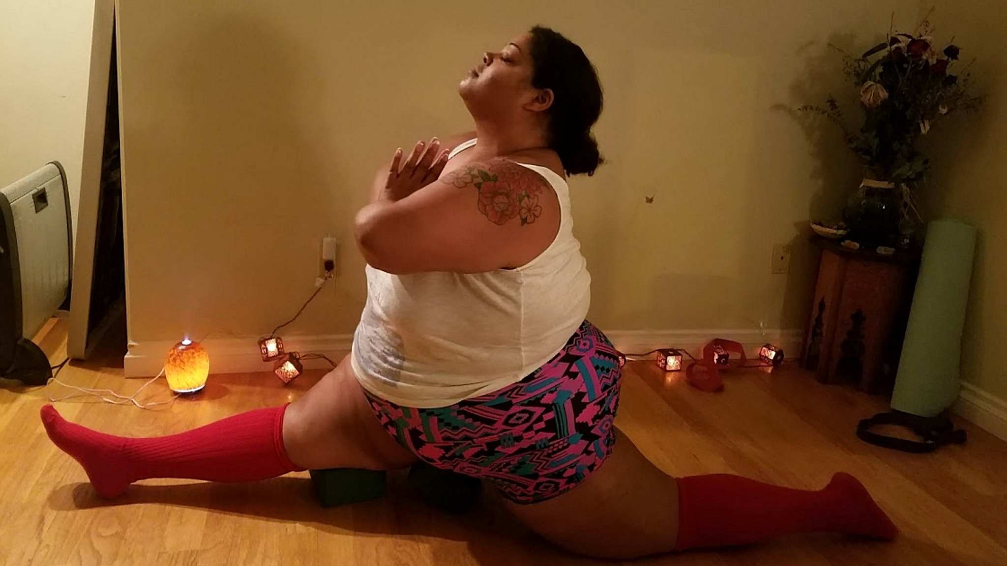 Plus-size yoga instructor shows yoga is for everyone