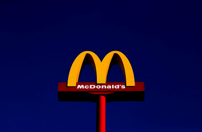 Gourmet burgers, global sales drive McDonald's results beat