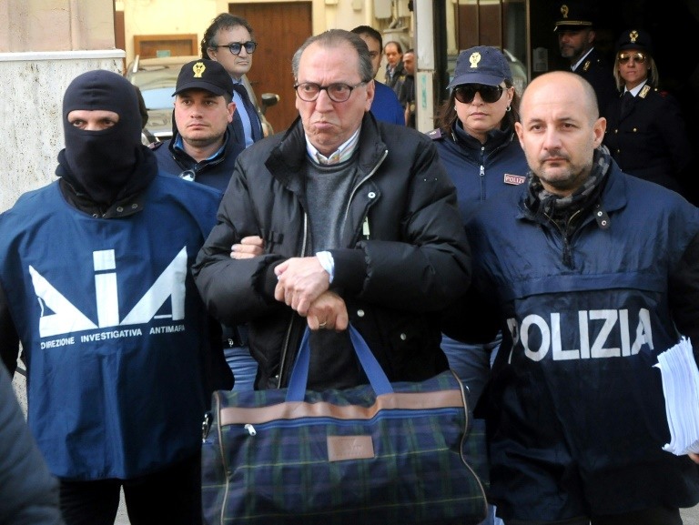 Italy ramps up search for Mafia godfather after dawn busts