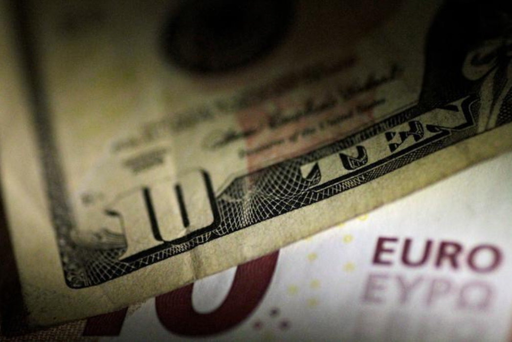 Iran switches from dollar to euro for official reporting currency