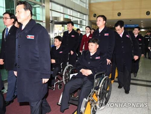 DPRK athletes cross land border to S.Korea for Winter Paralympics