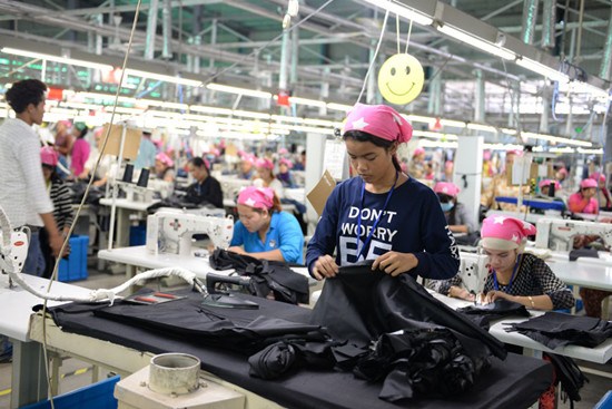 Workers make garments at a factory in the Sihanoukville SEZ in Cambodia. Backed by the Chinese and Cambodian governments, the SEZ was developed by Wuxi-based Hodo Group and Cambodia International Investment Development Group in 2007. (Photo provided to China Daily)
