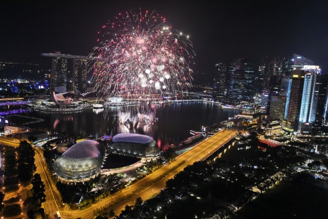 1514692800_singapore-new-year-fireworks.jpg