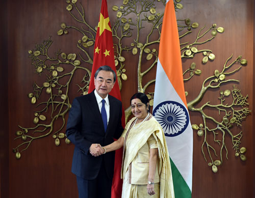 China, India should make correct choice in development of relations: Wang Yi