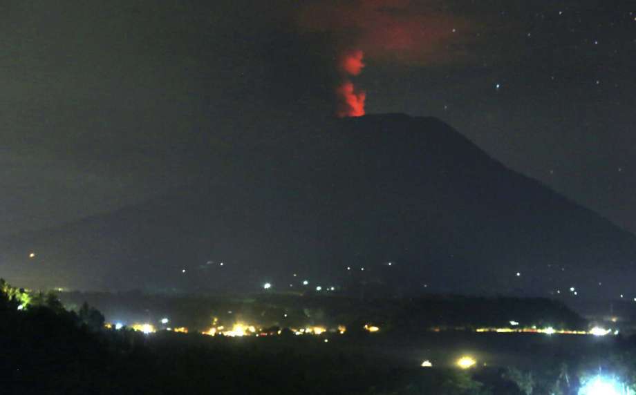 Bali volcano hurls ash for second time in a week