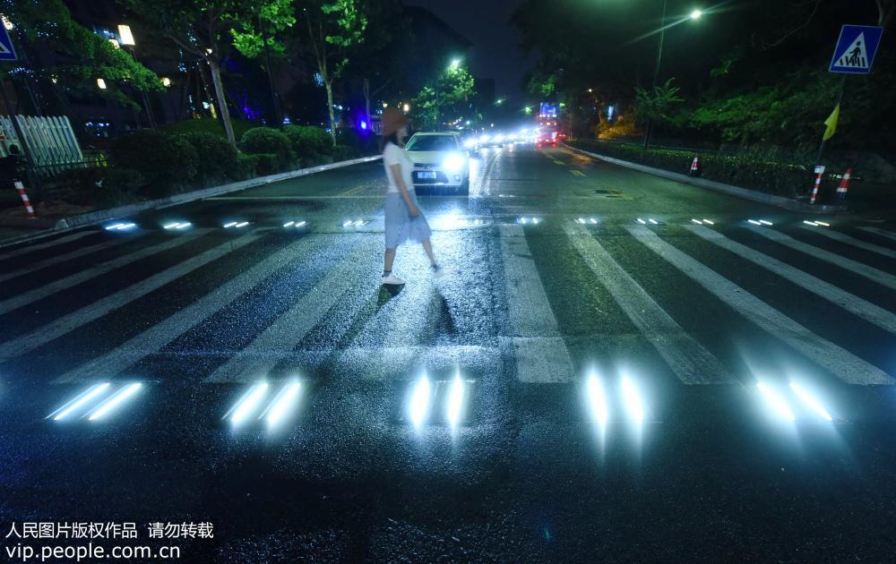 Glowing crosswalk in Hangzhou boasts AI technology