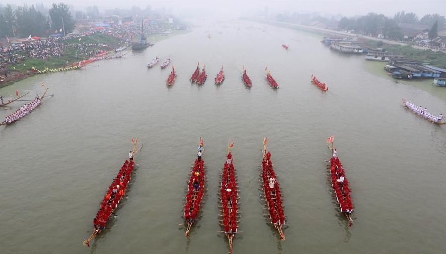 Dragon boat race held in China's Anhui