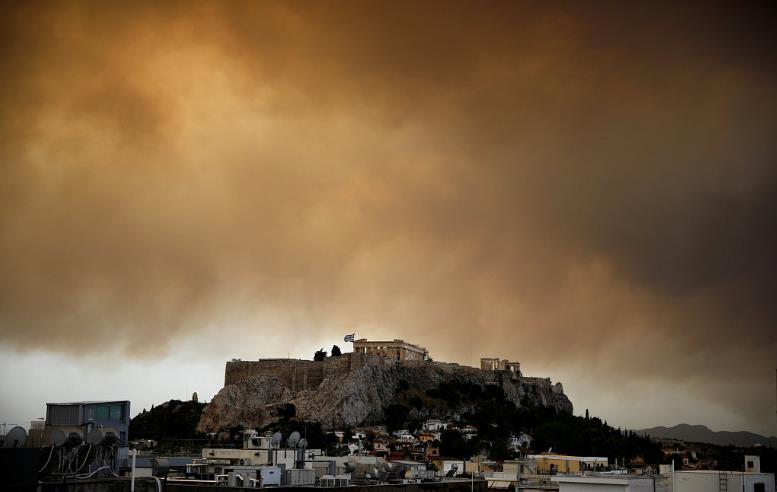 Wildfire ragging near Athens, homes evacuated