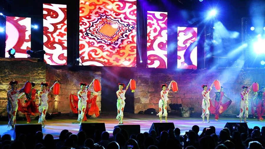 Chinese art performance amazes Tunisian spectators