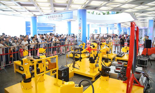 Amassed robots battle at Beijing conference