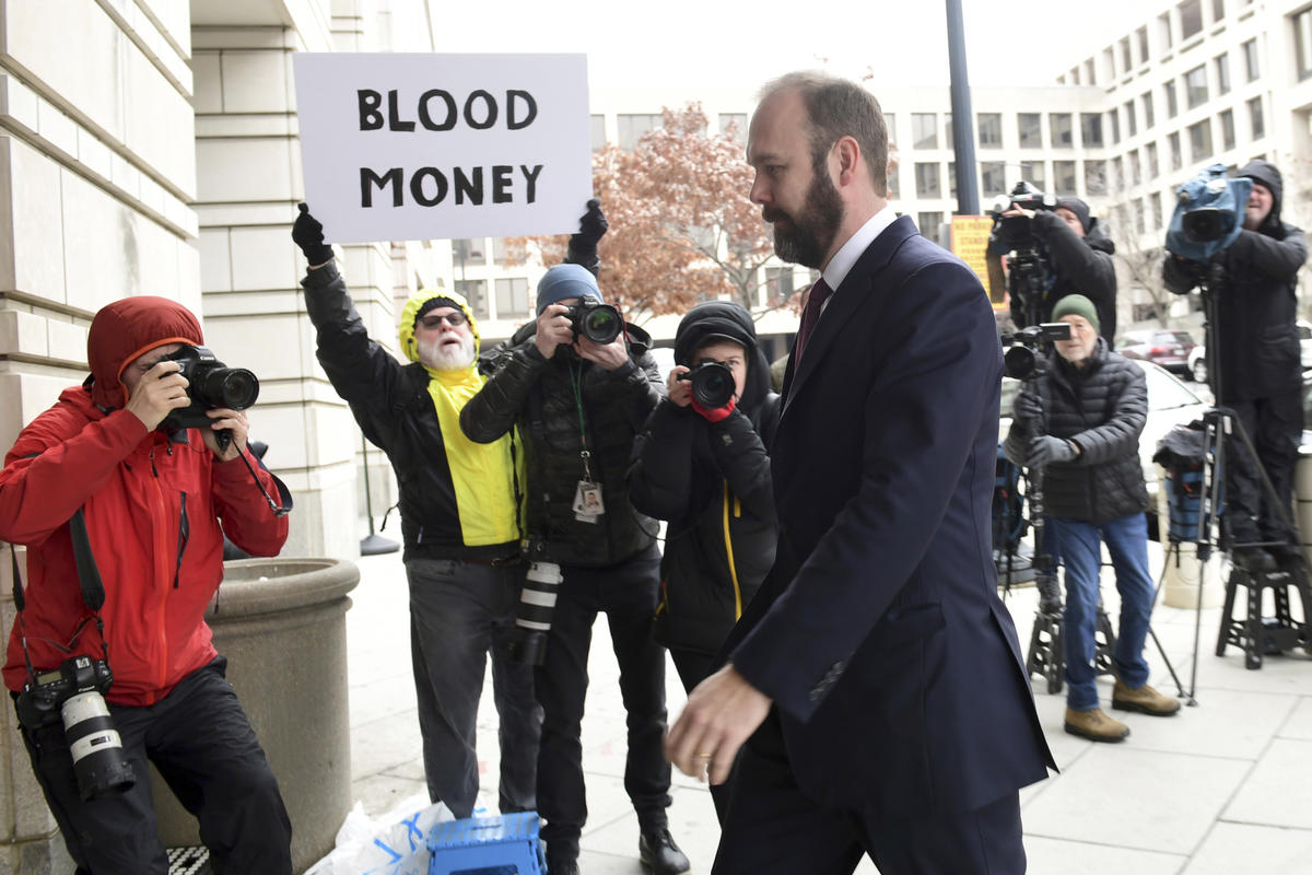 Rick Gates arrives at federal court in Washington, Friday, Feb. 23, 2018. Gates, a former top adviser to President Donald Trump's campaign is scheduled to plead guilty in the special counsel's Russia investigation to federal conspiracy and false statements charges. (AP Photo/Susan Walsh)
            